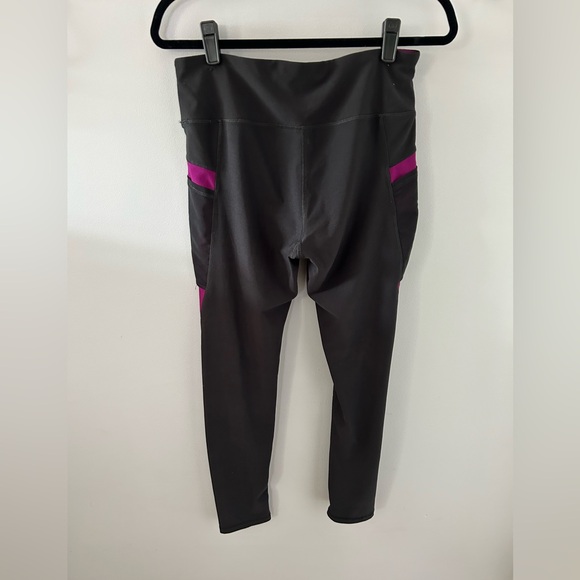 Women’s athletic apparel size Large - Picture 5 of 11